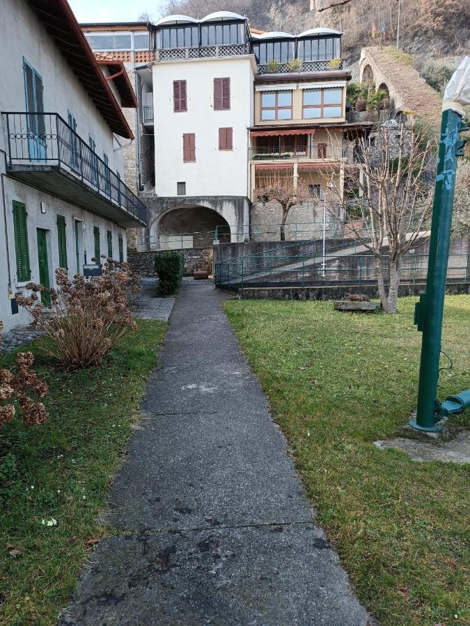 Studio Zu - Lakeside Apartment Riva di Solto Luaran gambar