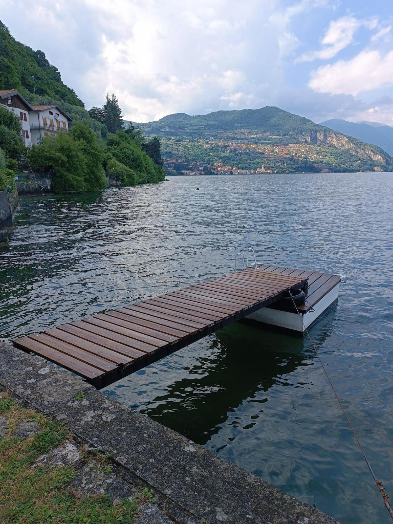 Studio Zu - Lakeside Apartment Riva di Solto Luaran gambar