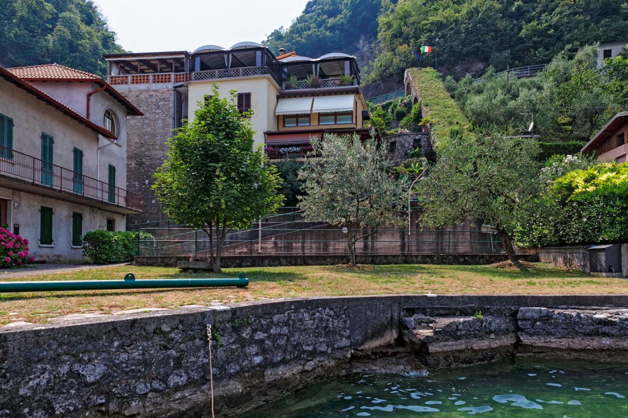 Studio Zu - Lakeside Apartment Riva di Solto Luaran gambar